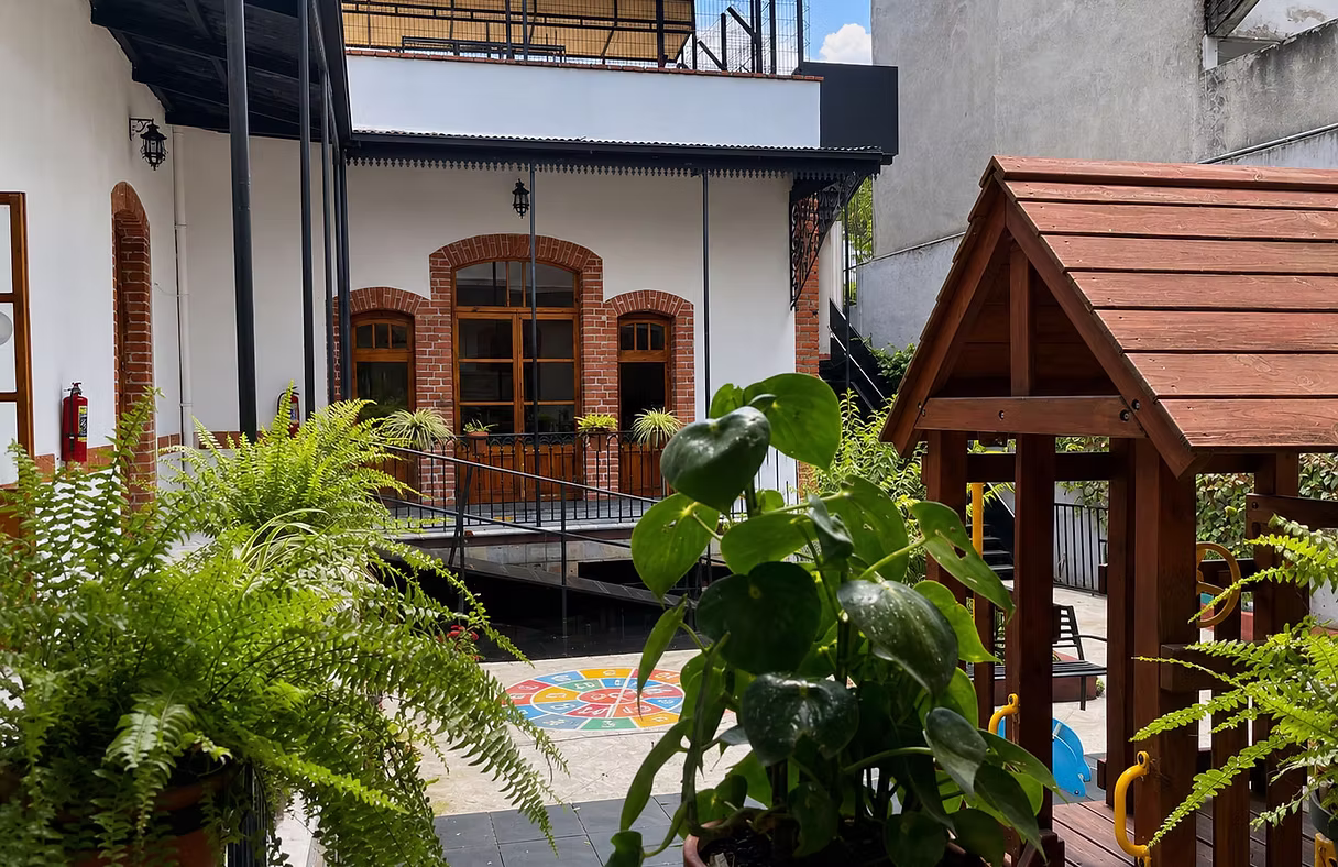 patio con flores